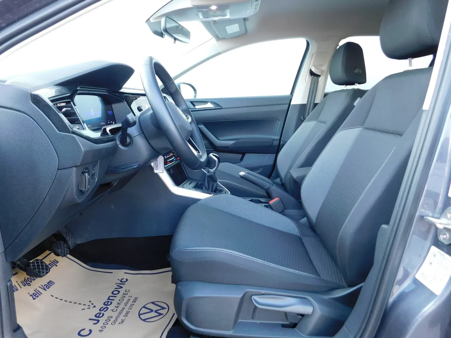 10897 volkswagen taigo 1.0 tsi life - slika 8