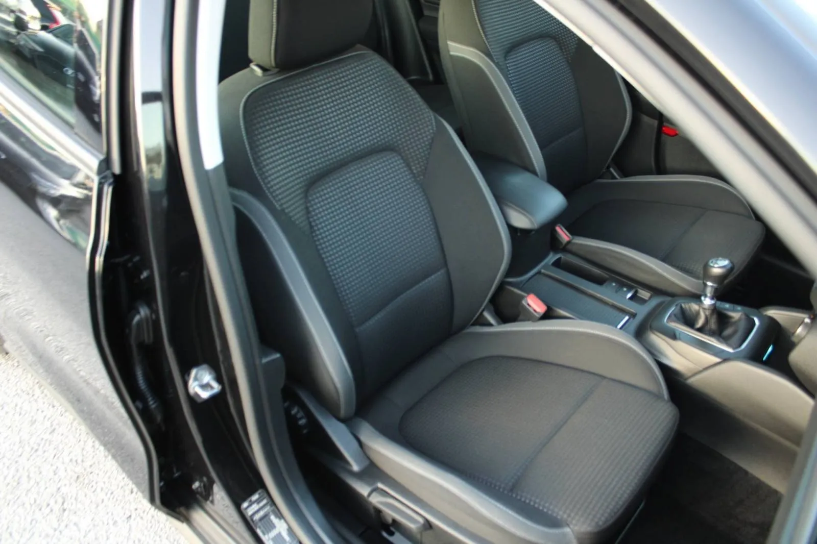 ford focus karavan 1.5 tdci *navigacija* - slika 23