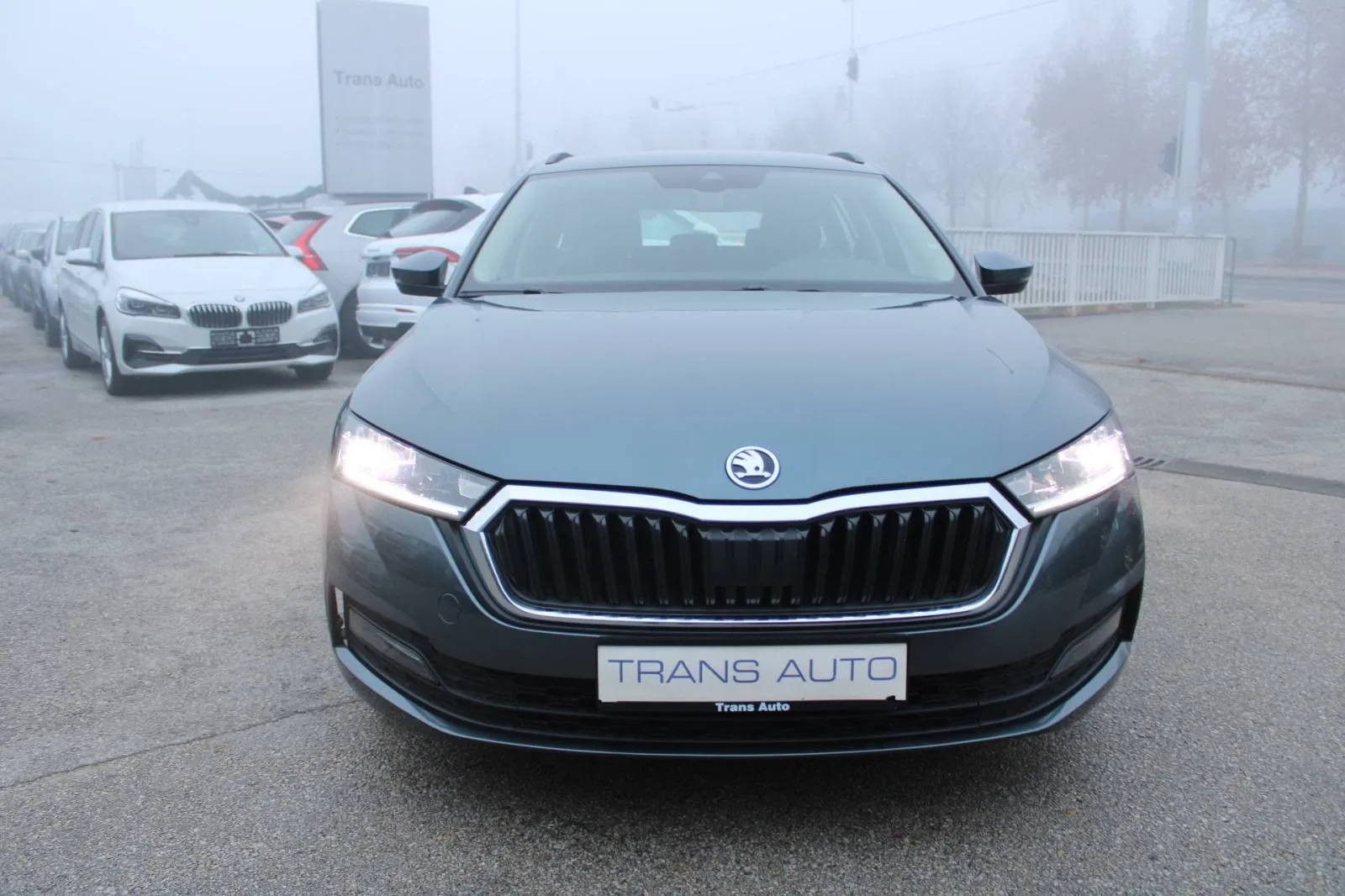 škoda octavia combi 2.0 tdi dsg executive *led, navigacija* - slika 2