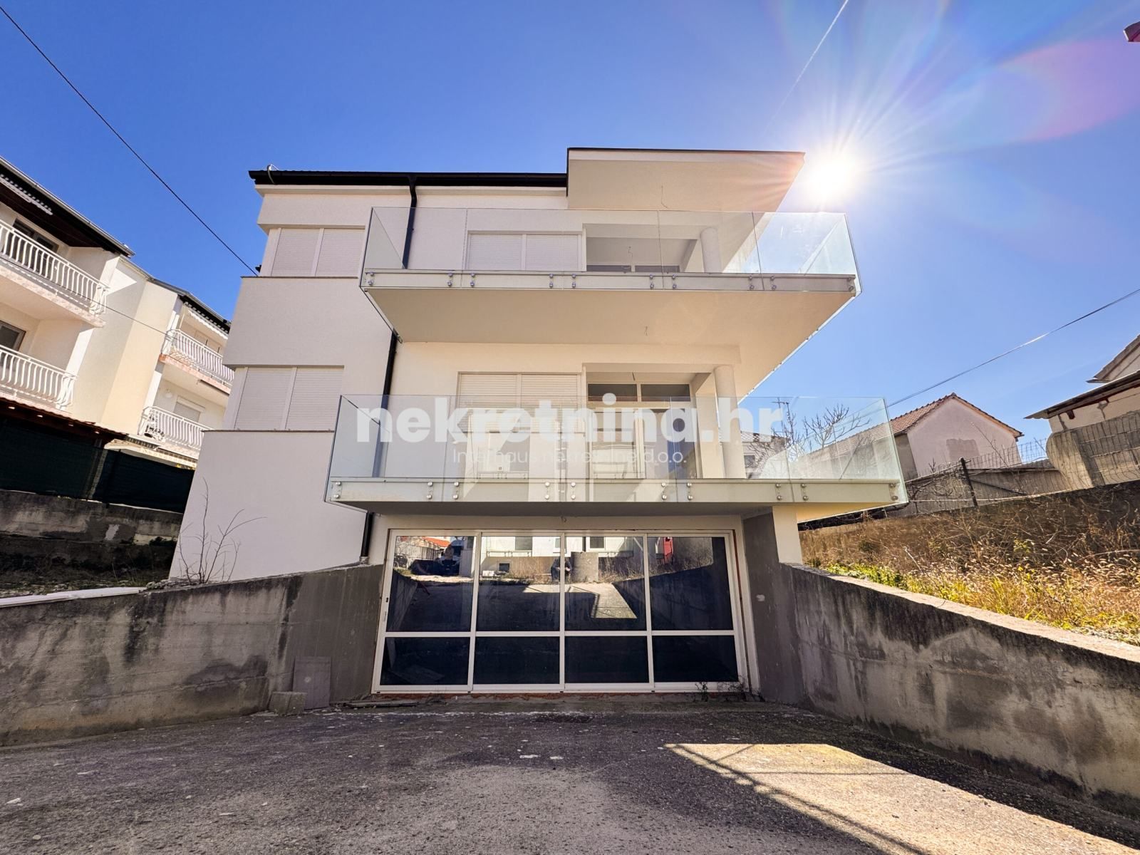 Prodaja - Kuća - 3 stana - Biograd na moru - Blizina centra - 239m2