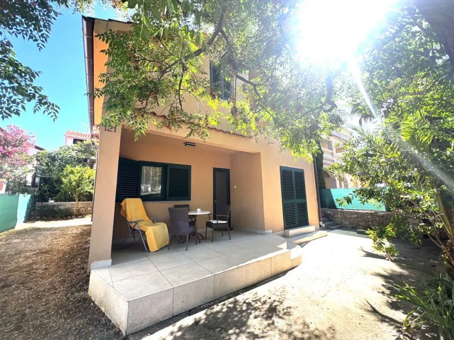 prostrana kuća -vir- južna strana, plaža radovanjica - slika 12