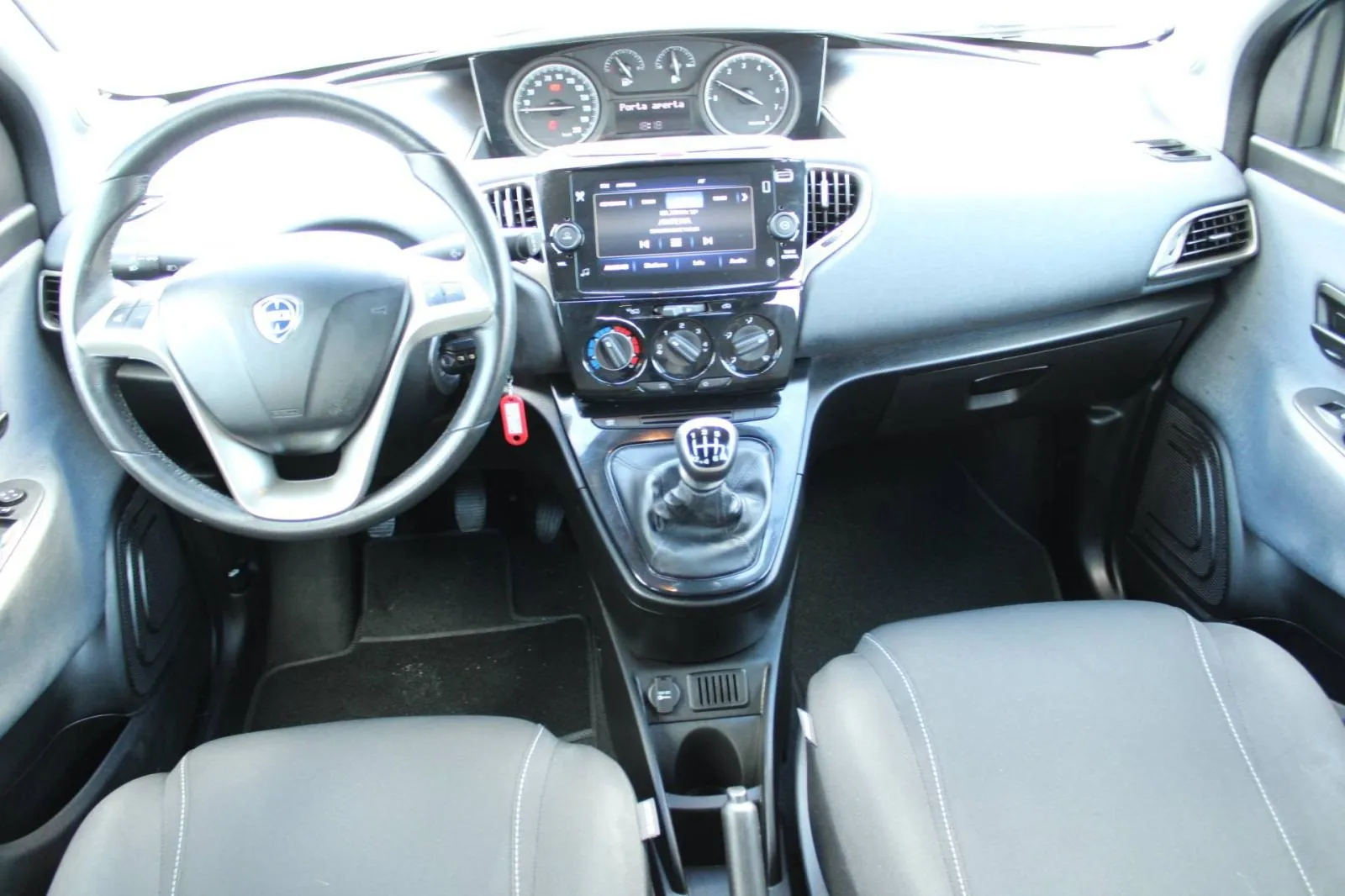 lancia y 1.0 hybrid - slika 17