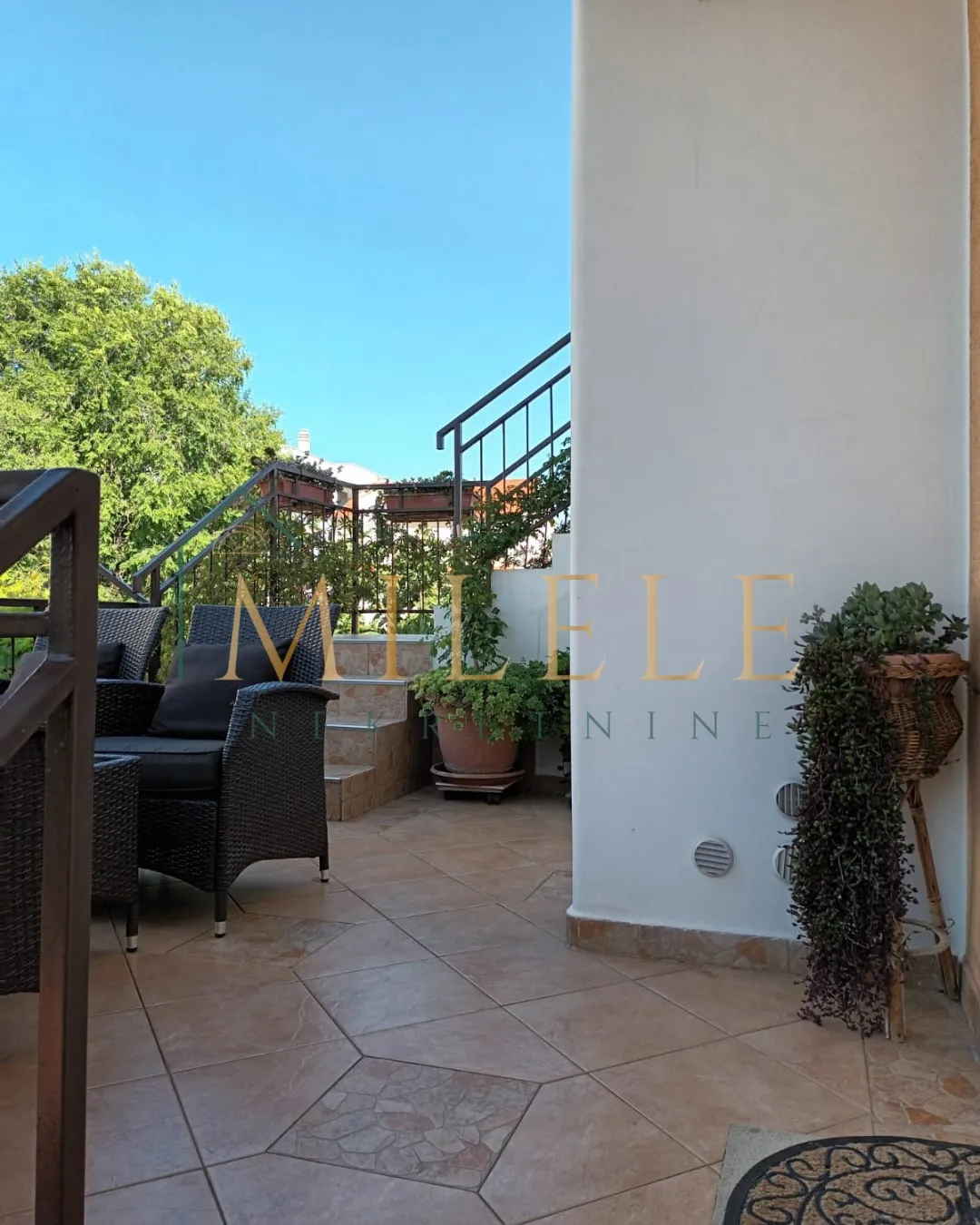 vodice kuća sa 5 apartmana - slika 28