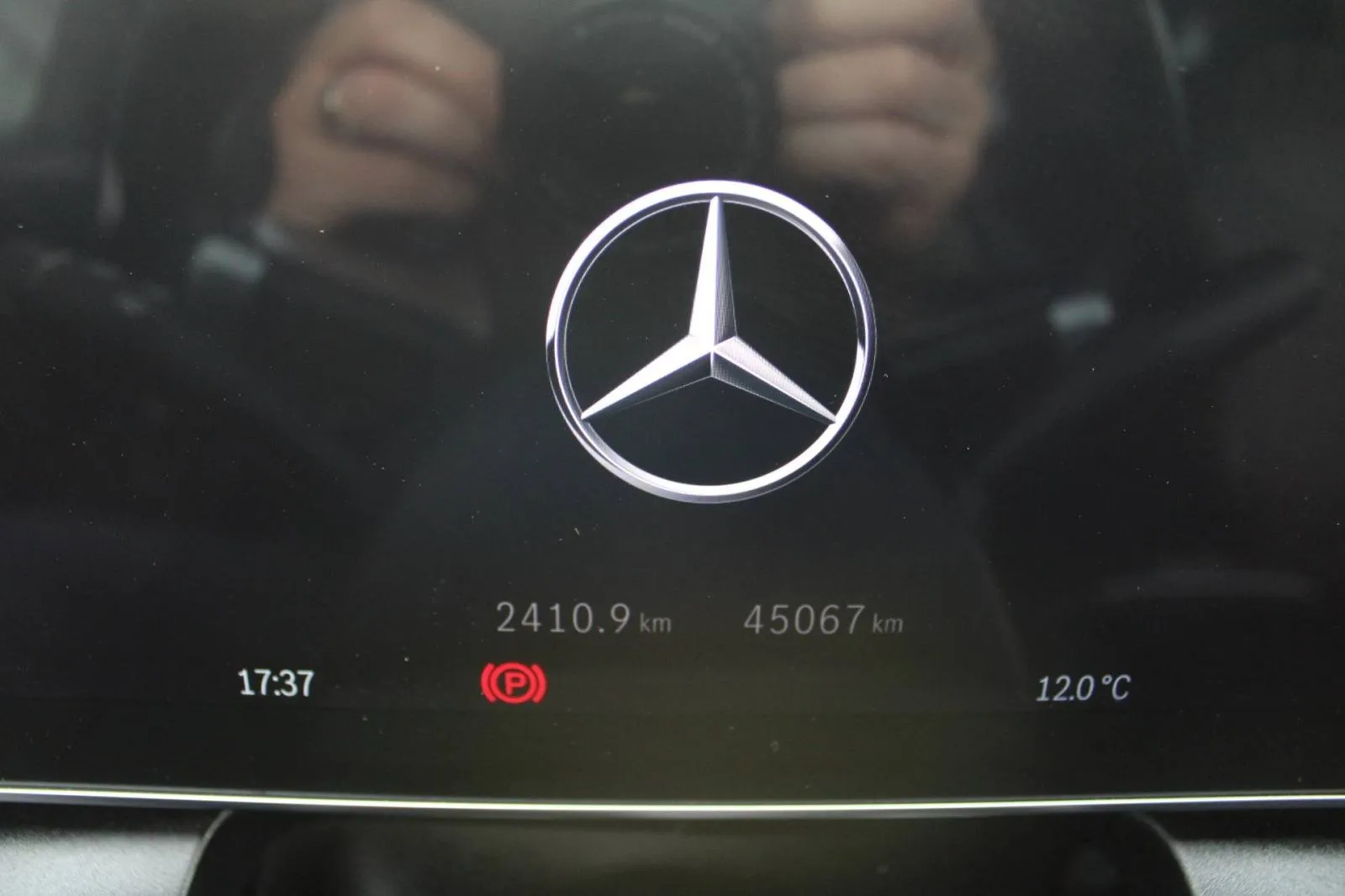 mercedes-benz glc 300d 4matic amg *digital light, navigacija, kamera* - slika 17