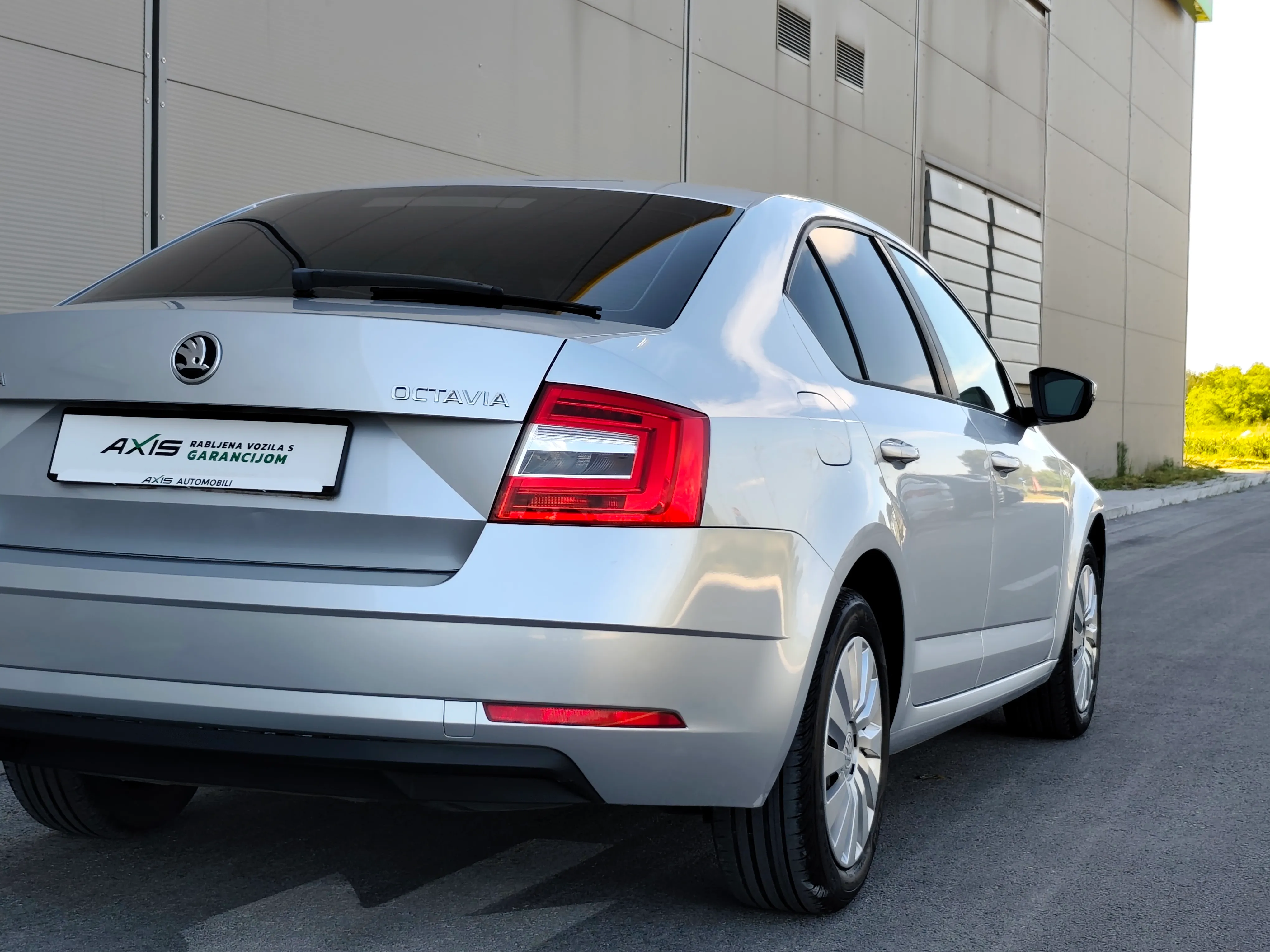 škoda octavia 1,6 tdi simply |hr auto |veliki servsi |odlično stanje - slika 11