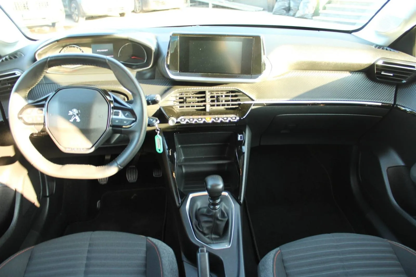 peugeot 208 1.2 puretech 100 - slika 12