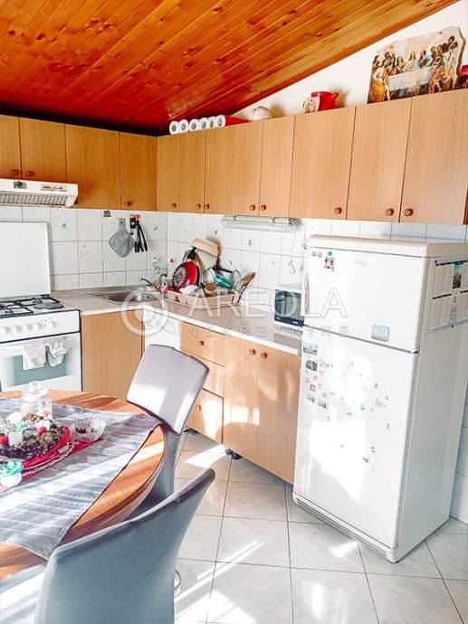 kaštel sućurac - komforan trosoban stan (terasa, roštilj, parking) - slika 4