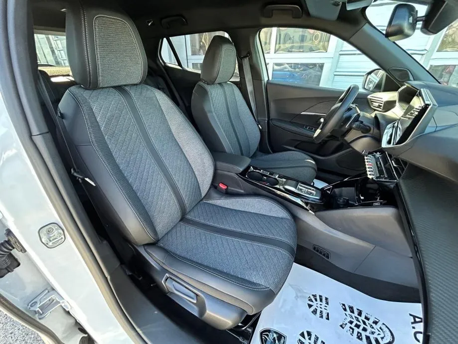 peugeot 2008 hybrid 136 - 2025 - 12.000km gratis zimske gume + reg !!! - slika 12