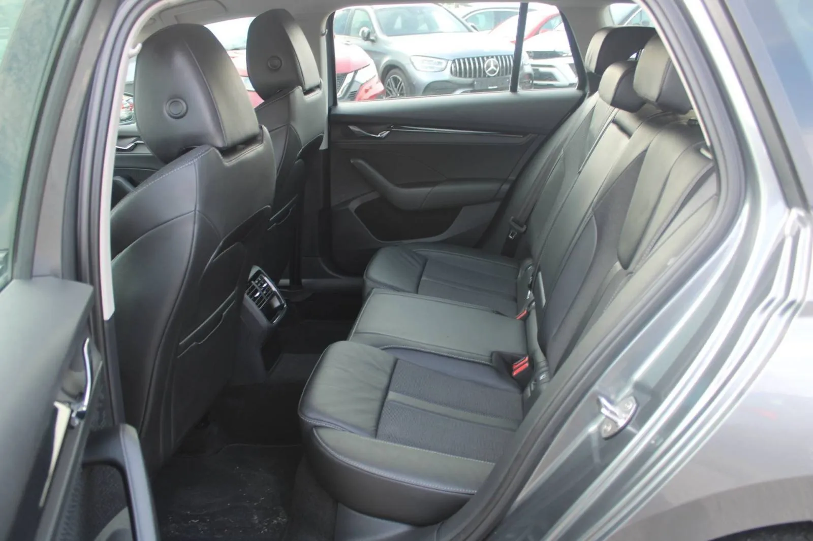 škoda octavia combi 2.0 tdi dsg 150ks *led, navigacija* - slika 11