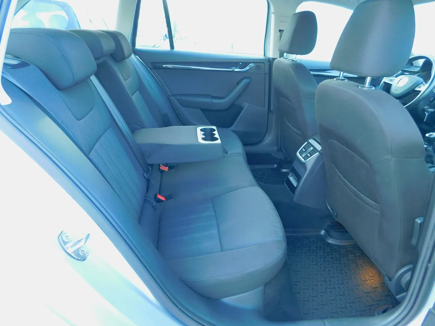 05884 škoda octavia combi style 1.6 tdi - slika 12