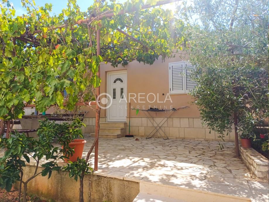 šolta, nečujam – kuća s otvorenim pogledom na more – 150m od plaže! - slika 25