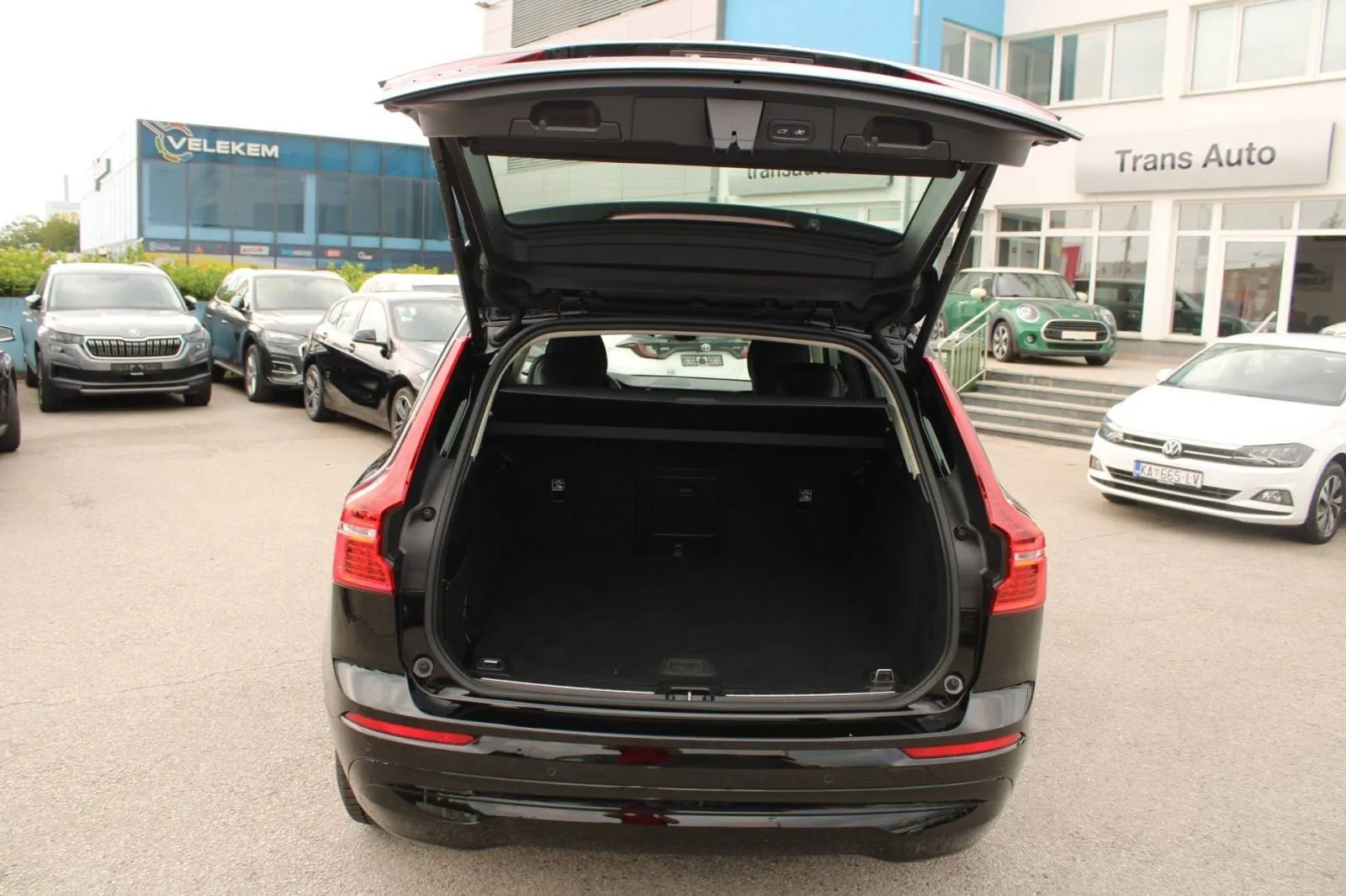 volvo xc60 b4 2.0d automatik *led, navigacija, kamera* - slika 8