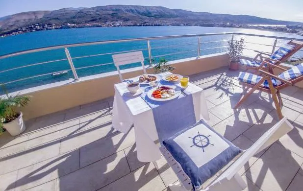 otok pag-šarmantan boutique hotel – prvi red do mora - slika 3