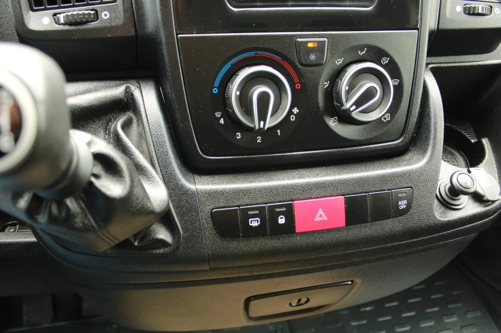 peugeot boxer 2.2 hdi l3h2, 2022 god. - slika 3
