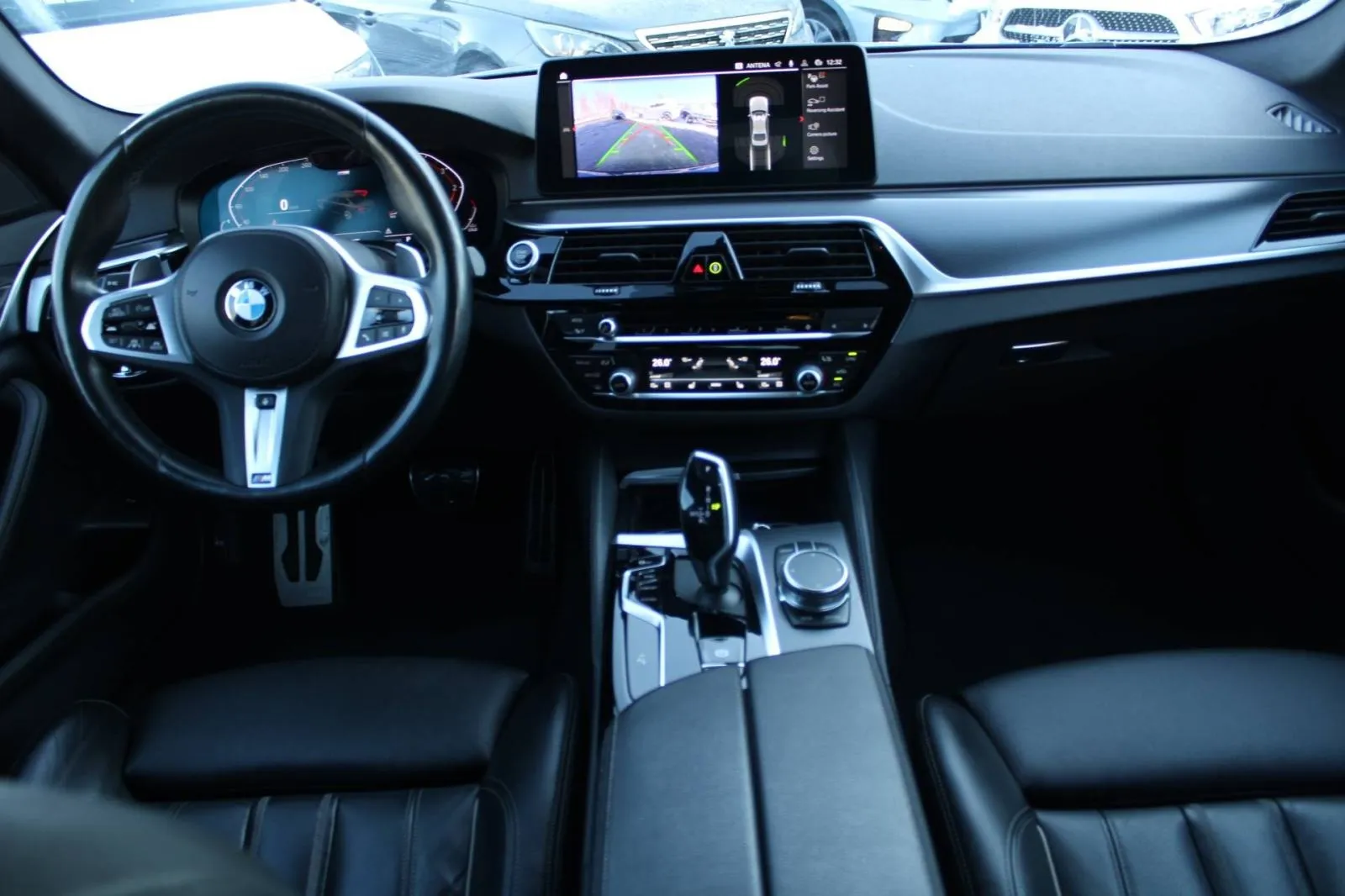 bmw serija 5 530 xdrive m-paket *led, navigacija, kamera* - slika 12