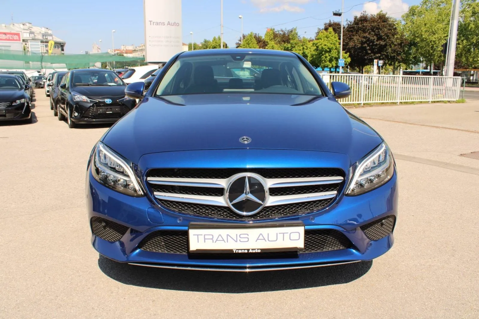 mercedes-benz klasa c 180d *led, navigacija, kamera* - slika 2