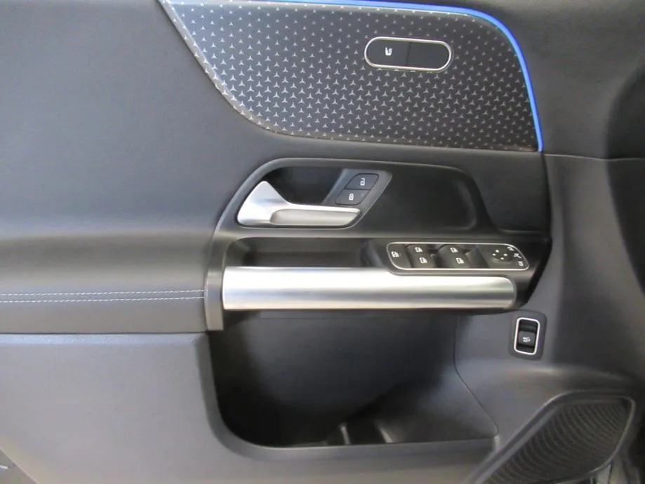 mercedes-benz gla 200 d progressive advanced plus **3 godine jamstva** - slika 10