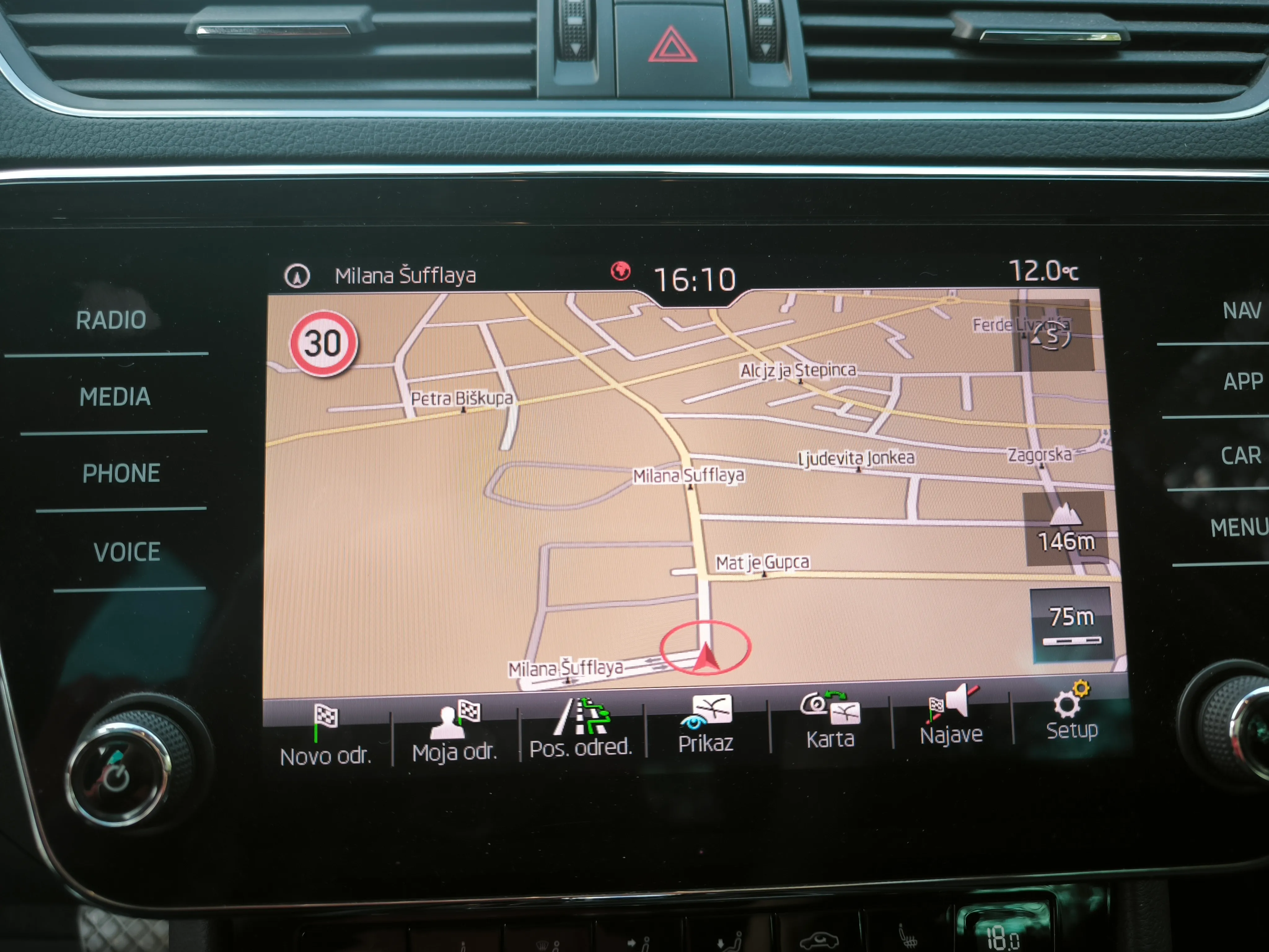 škoda superb combi 2,0 tdi, dsg, virtual, 140kw, ekstra stanje - slika 20