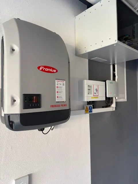 hibridna solarna elektrana 8 kw s deye inverterom i baterijom - slika 5