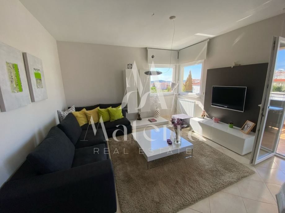 VODICE, STAN 81,85m2 SA 3 SPAVAĆE SOBE, 1. KAT, BLIZINA CENTRA