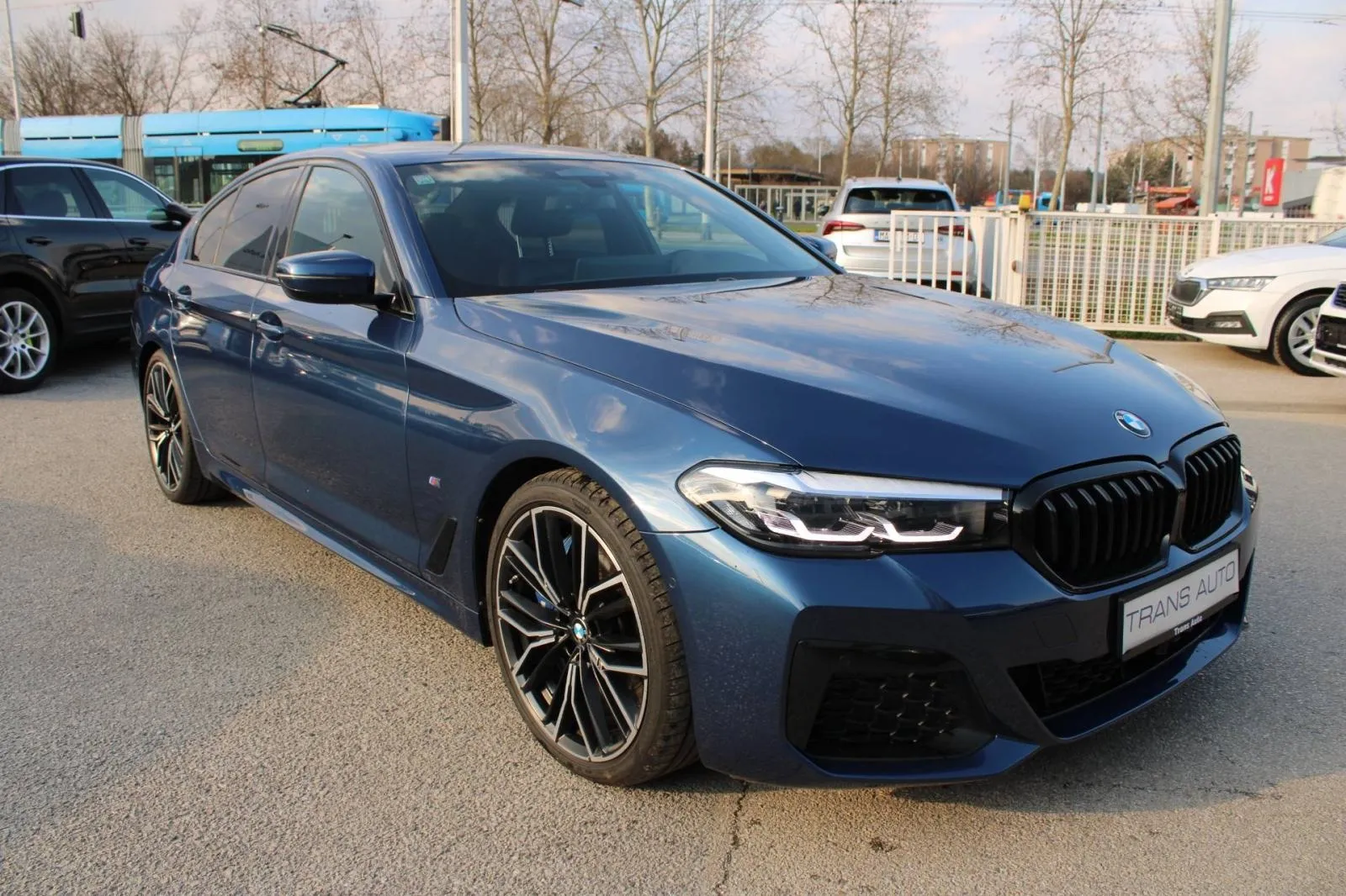 bmw serija 5 530 xdrive m-paket *led, navigacija, kamera* - slika 3