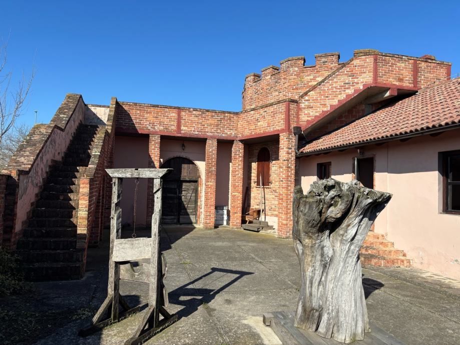 poslovna zgrada: kneževi vinogradi, destilerija i kušaona, 2500 m2 - slika 12