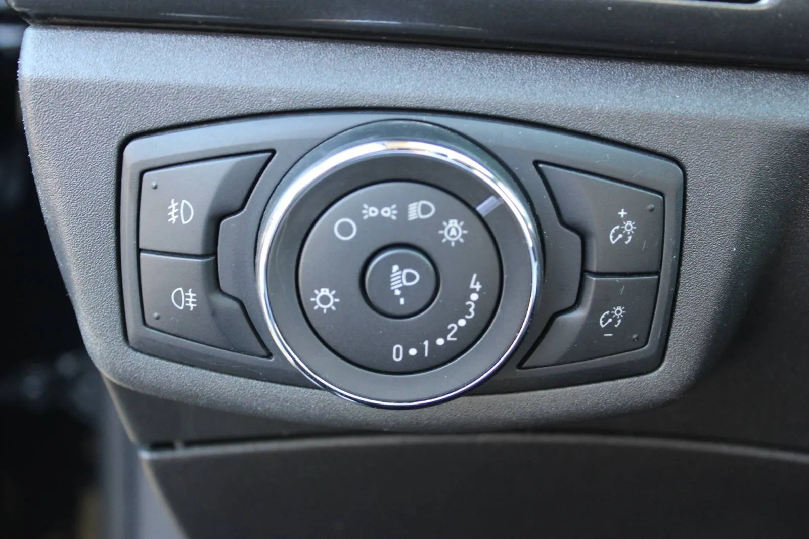 ford mondeo karavan 2.0 tdci automatik titanium - slika 15
