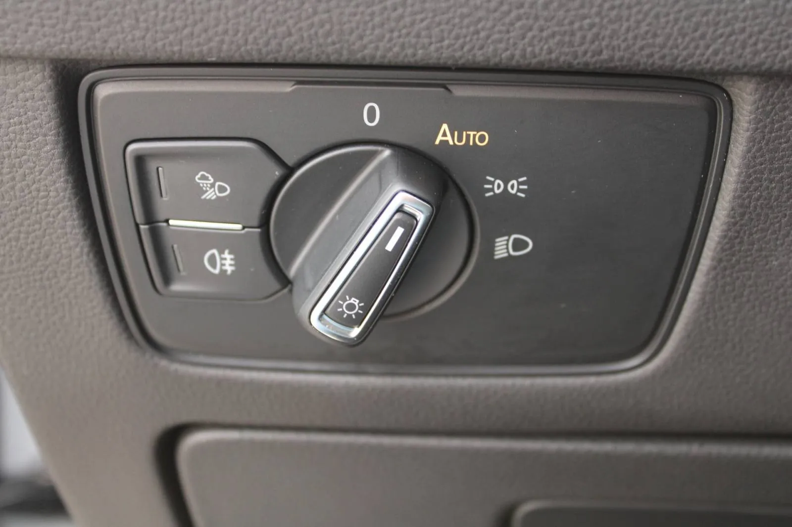 vw arteon 2.0 tdi dsg r-line *panorama, led, kamera, navigacija* - slika 19
