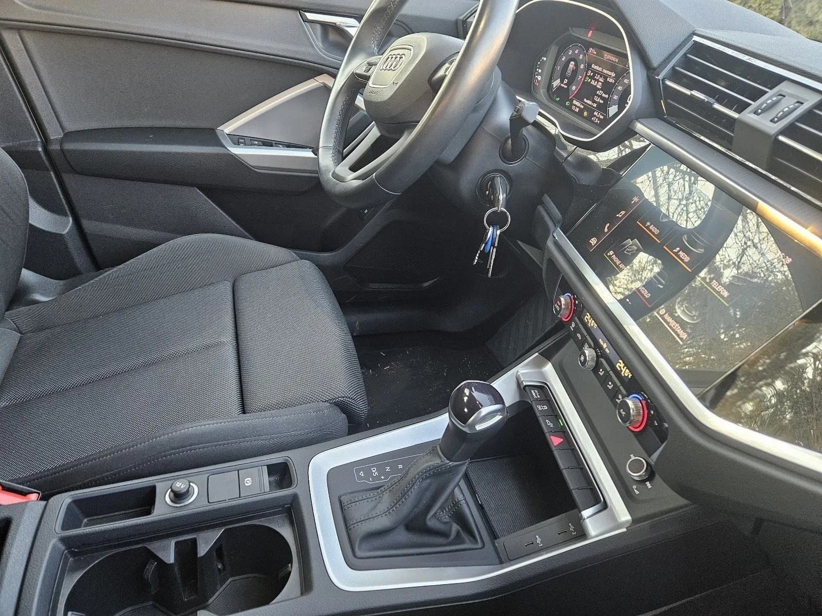 audi q3 e-tron 45 tfsi•110kw•pluginhybrid•leasing• - slika 13