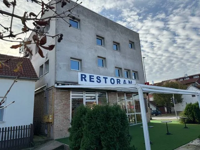 52. vukovar, kultni disco quo vadis, restoran, caffe bar, bilijar sala - slika 17