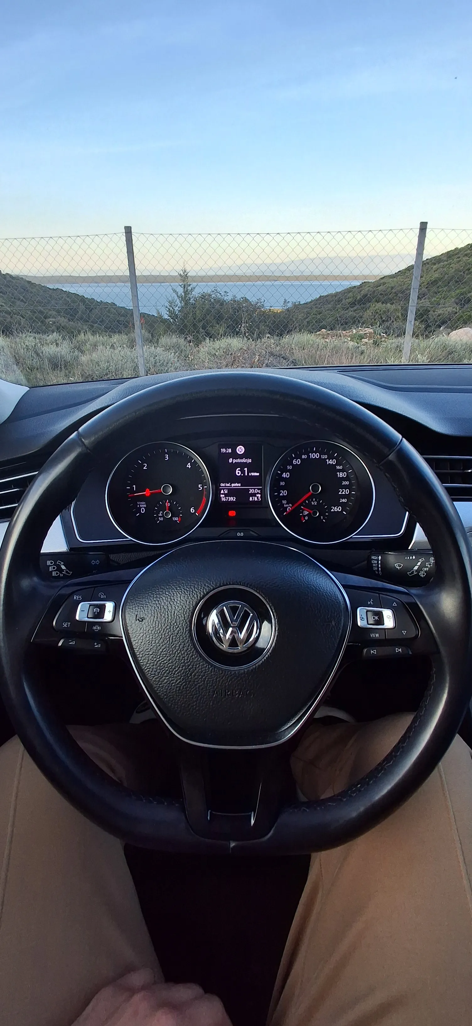 vw passat 2.0tdi comfortline acc/led/navi/cam - slika 8