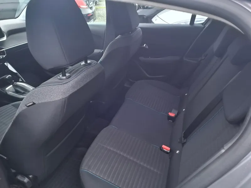 peugeot 208 1,2 puretech*style*100ks*klima*tempomat* - slika 13