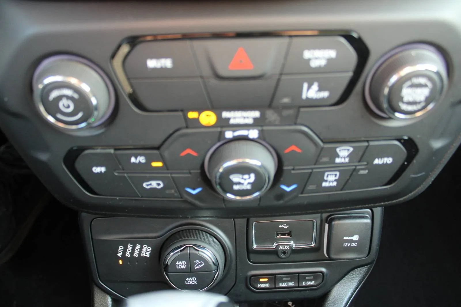 jeep renegade 1.3 t4 phev limited 4x4 automatik - slika 15