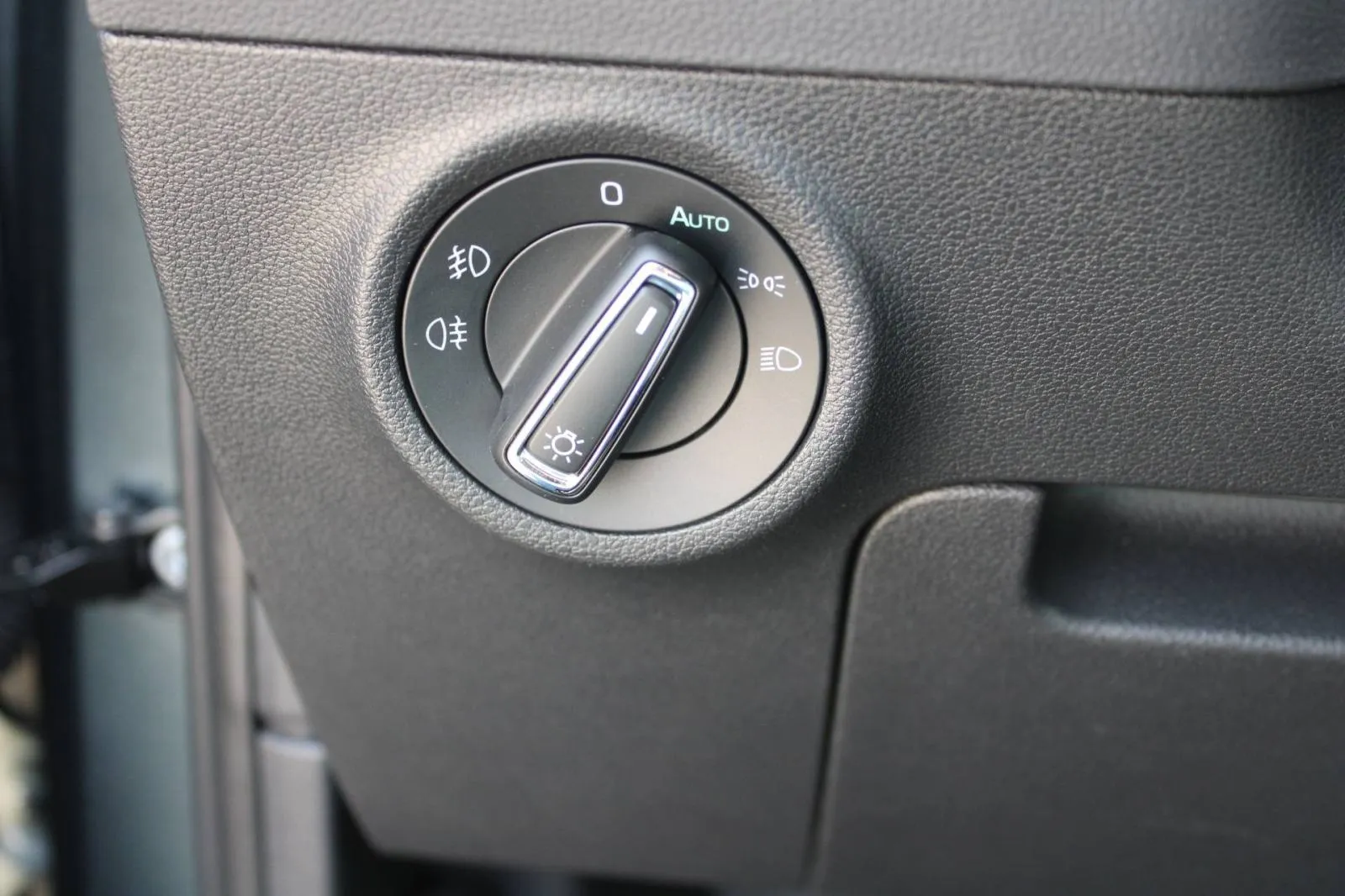 škoda karoq 1.6 tdi dsg style *led, navigacija, kamera* - slika 16