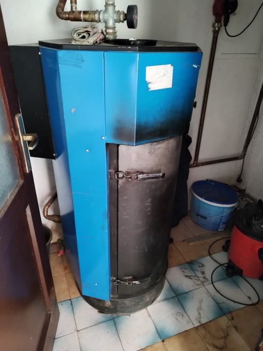 poslovno stambeno uredski prostor 310 m2 na okućnici od 3000 m2 - slika 12