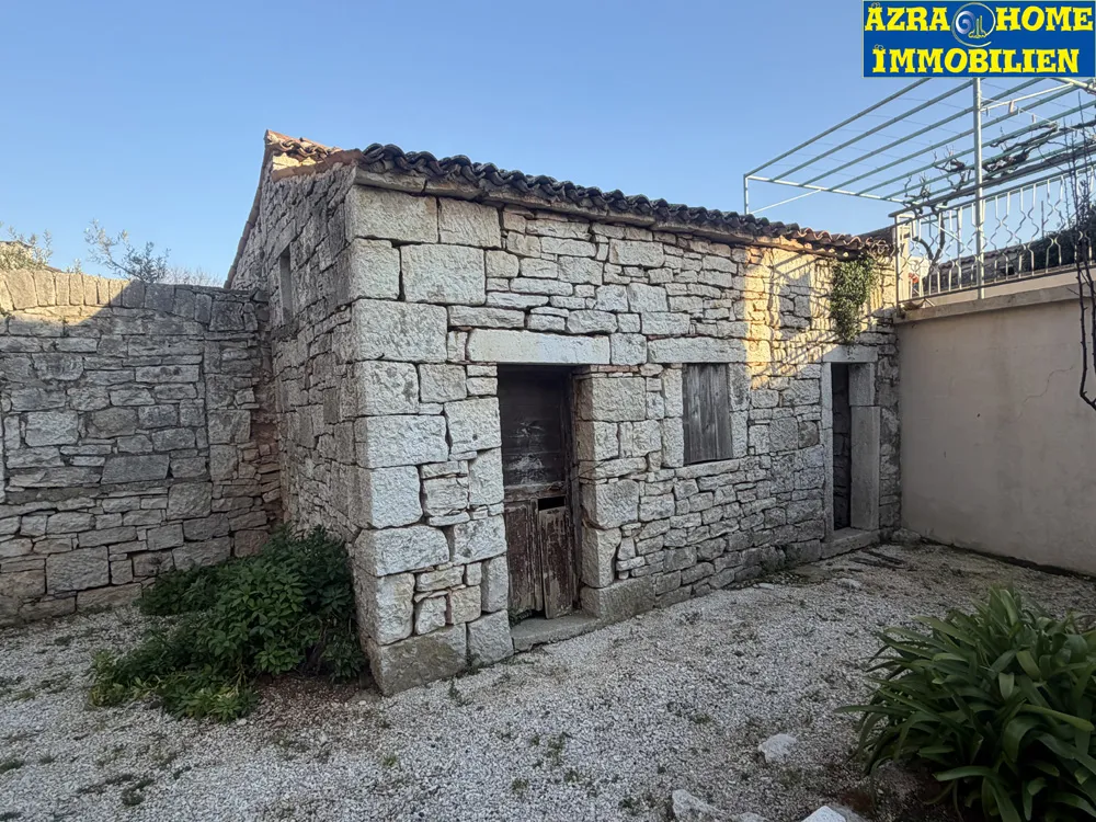 sveti lovreč, dvoetažni stan 105 m2 ( prizemlje i prvi kat ), u centru - slika 16