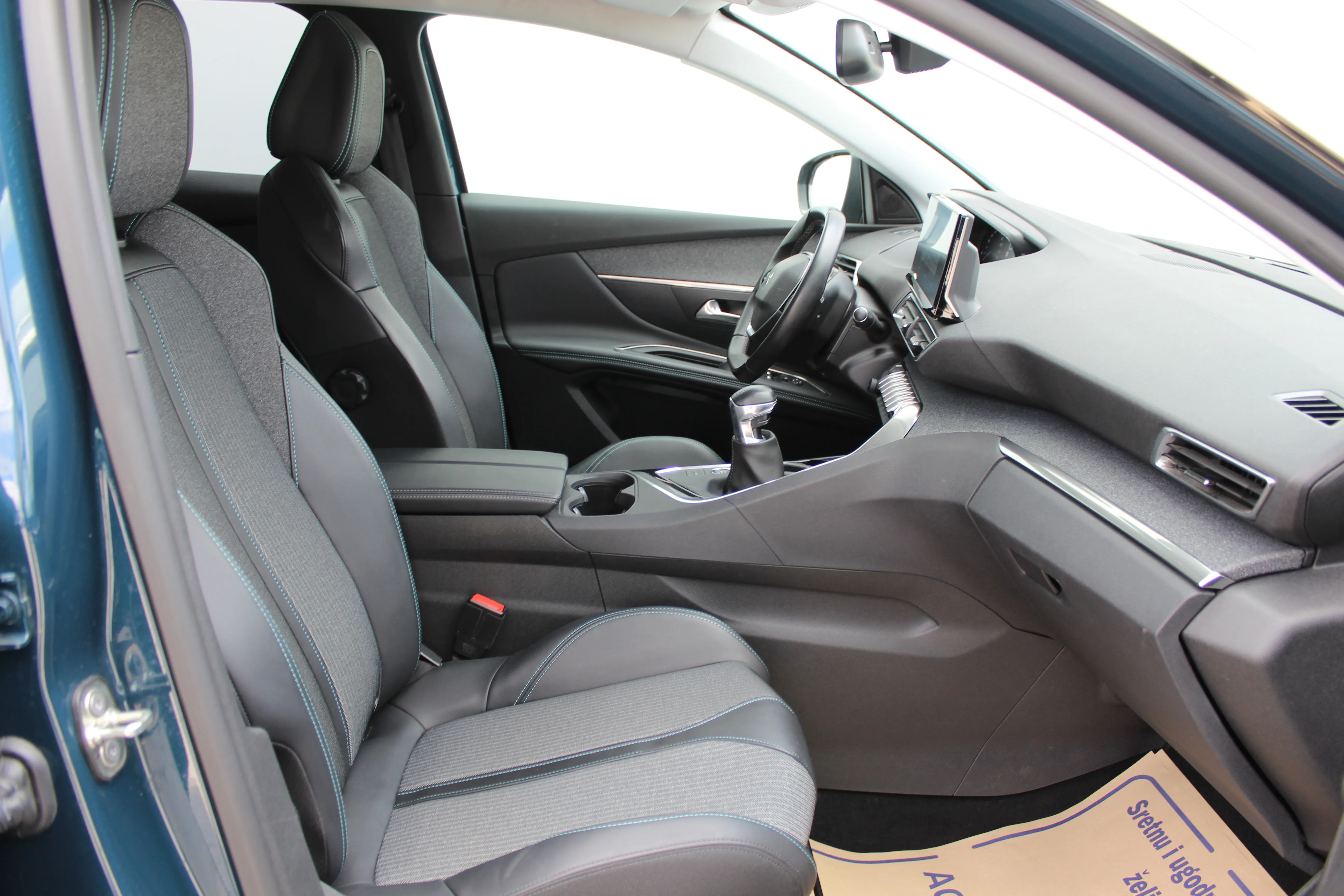 13175 peugeot 3008 1,2 puretech 130 s&s allure - slika 8