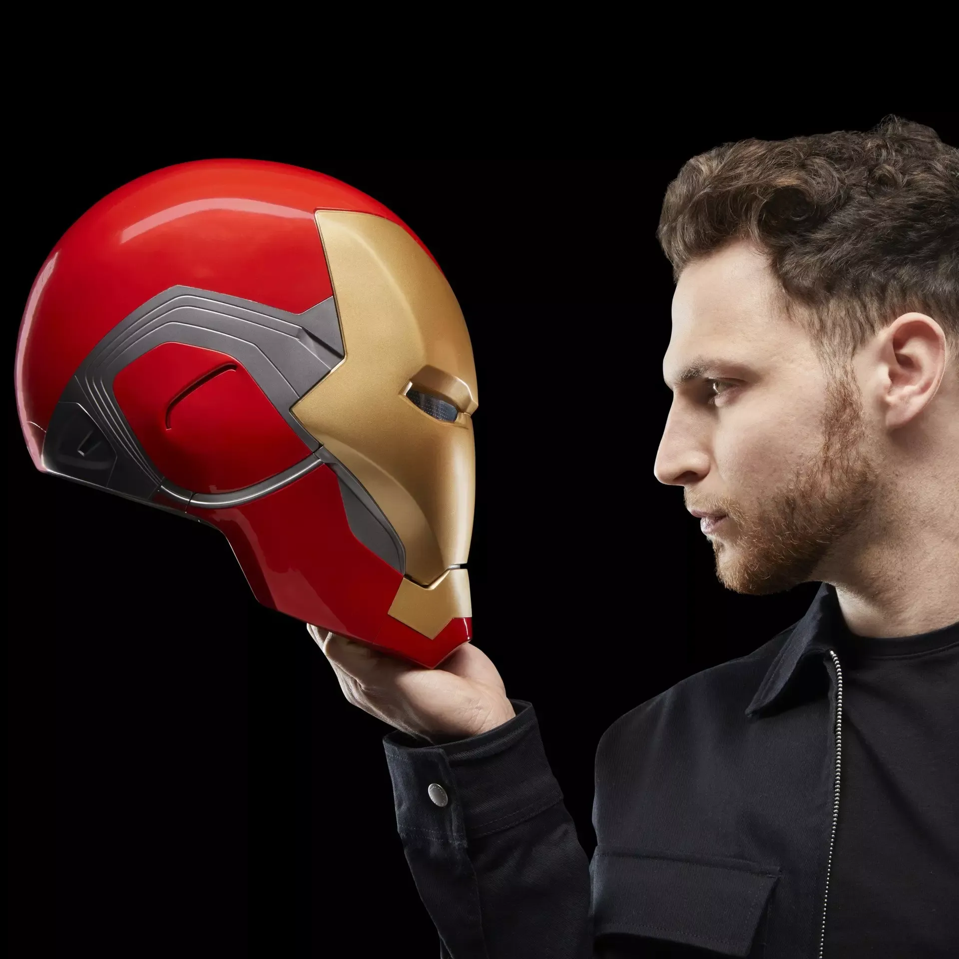 marvel legends series – iron man electronic helmet - slika 4