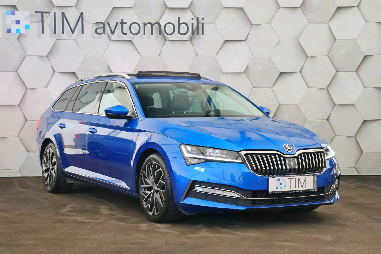škoda superb combi 2.0tdi dsg l-k 150km matrix virtual pano - slika 2