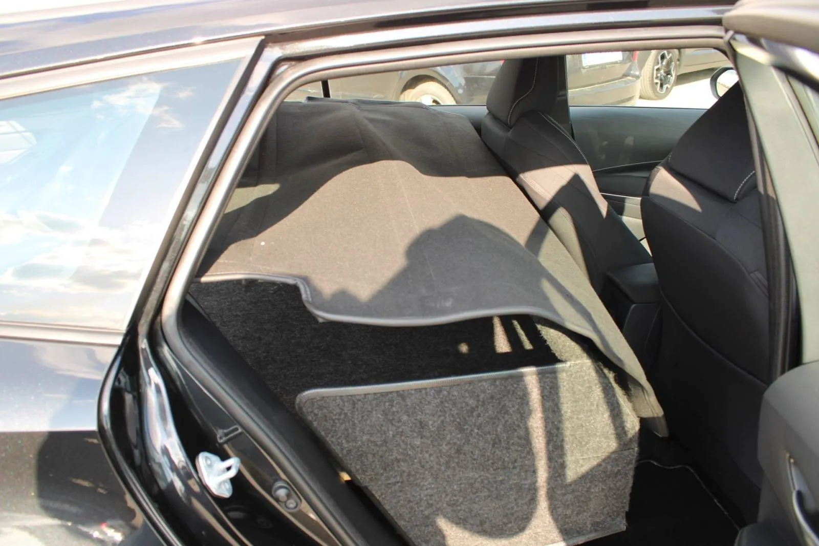 toyota corolla karavan 2.0 hybrid automatik n1 - teretno, 2021 god. - slika 12