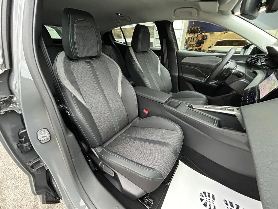 peugeot 408 hybrid 145 e-dcs6 - 2025. - 14.000 km - reg. 1 god! - slika 8