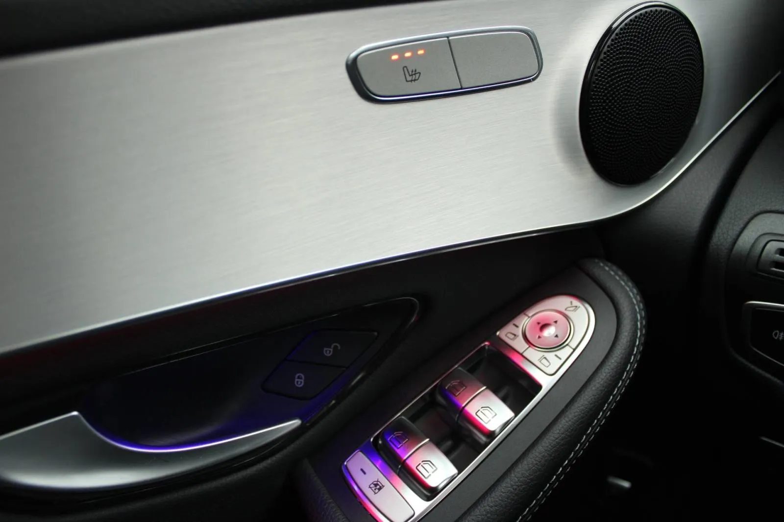 mercedes-benz glc 43 amg 4matic *panorama, led, kamera 360* - slika 16