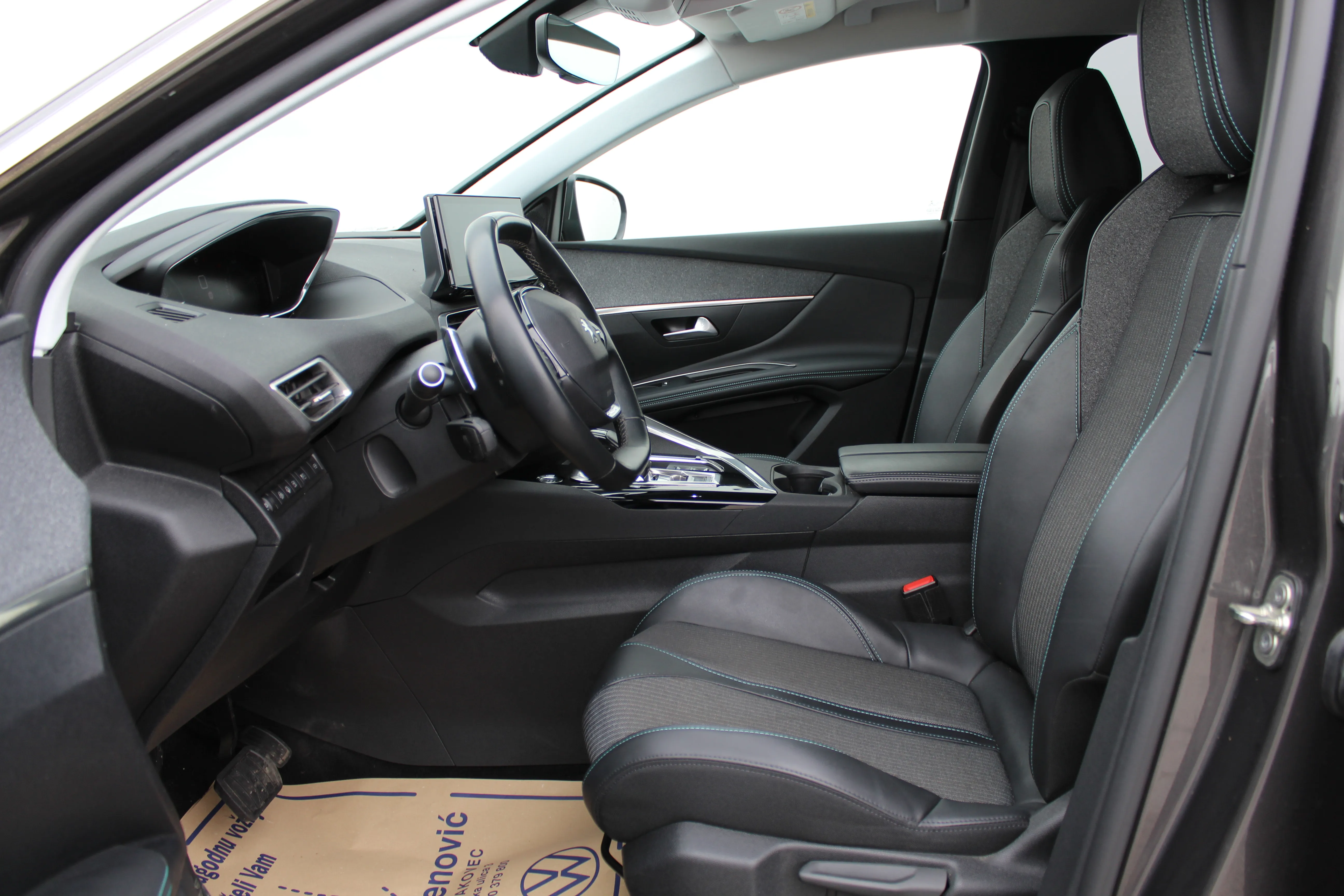 13084 peugeot 3008 phev 225 allure pack aut. - slika 7
