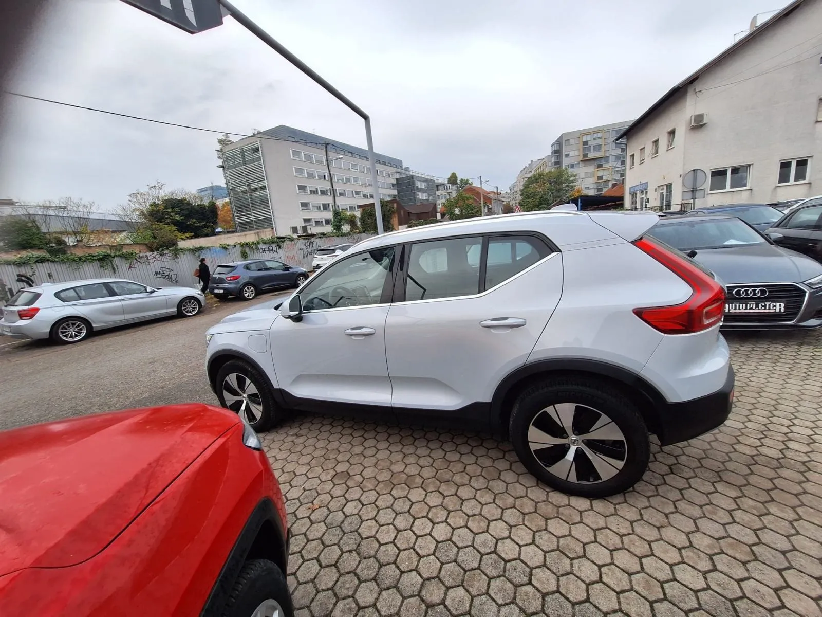 volvo xc40 t4 plug-in hybrid - slika 4