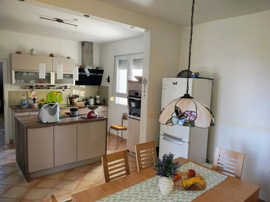 sukošan, prekrasna kuća(240m2) na velikoj okućnici, 100 metara do mora - slika 10