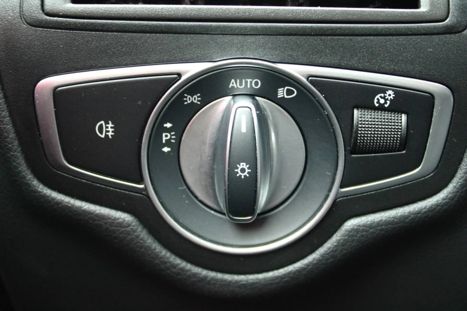 mercedes-benz glc 43 amg 4matic *panorama, led, kamera 360* - slika 17