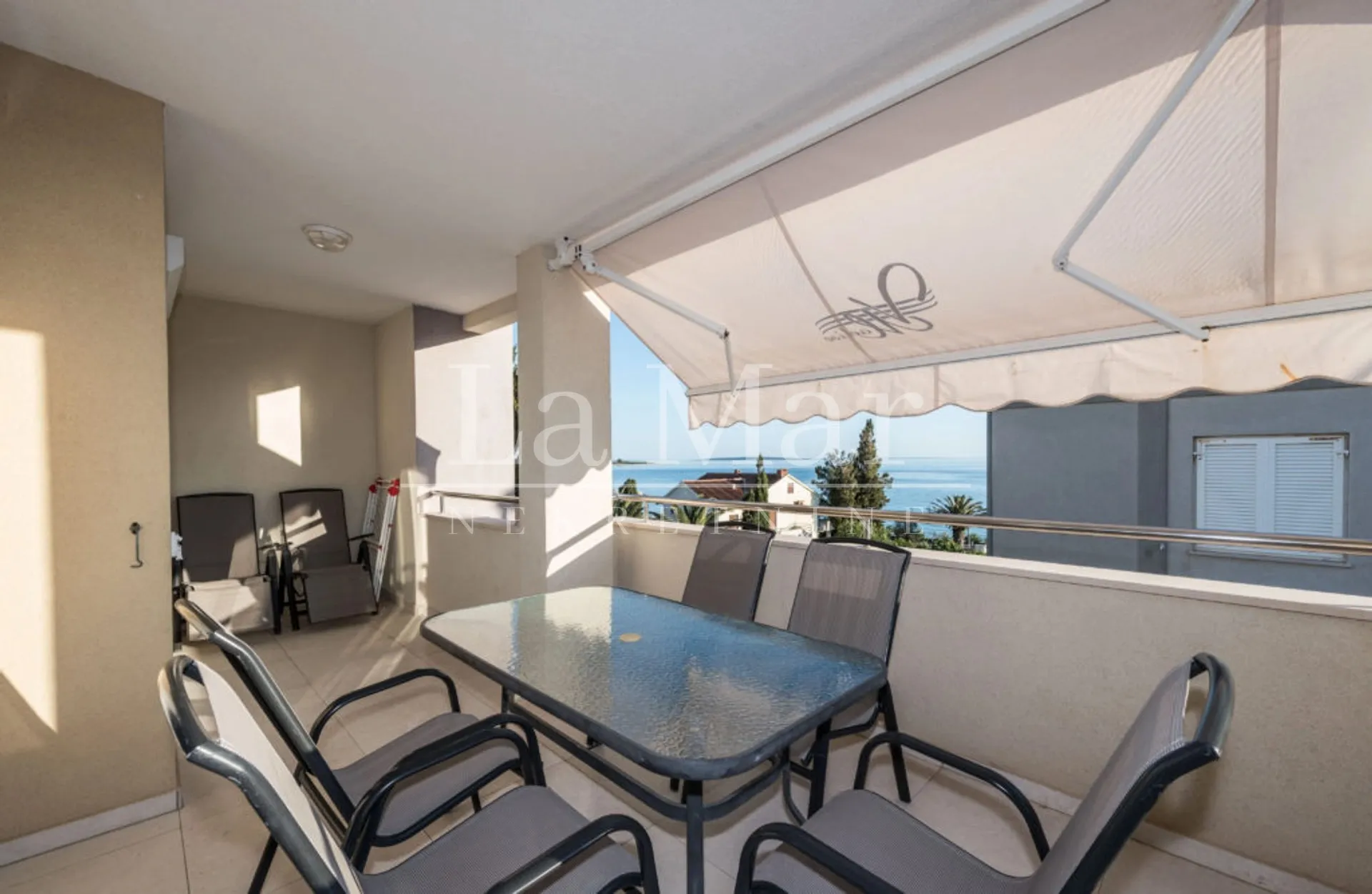 novalja- apartman prvi red do mora- e5 - 81 m2- ii. kat - slika 14