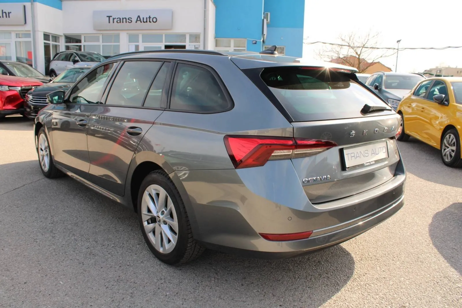škoda octavia combi 2.0 tdi dsg 150ks *led, navigacija* - slika 7