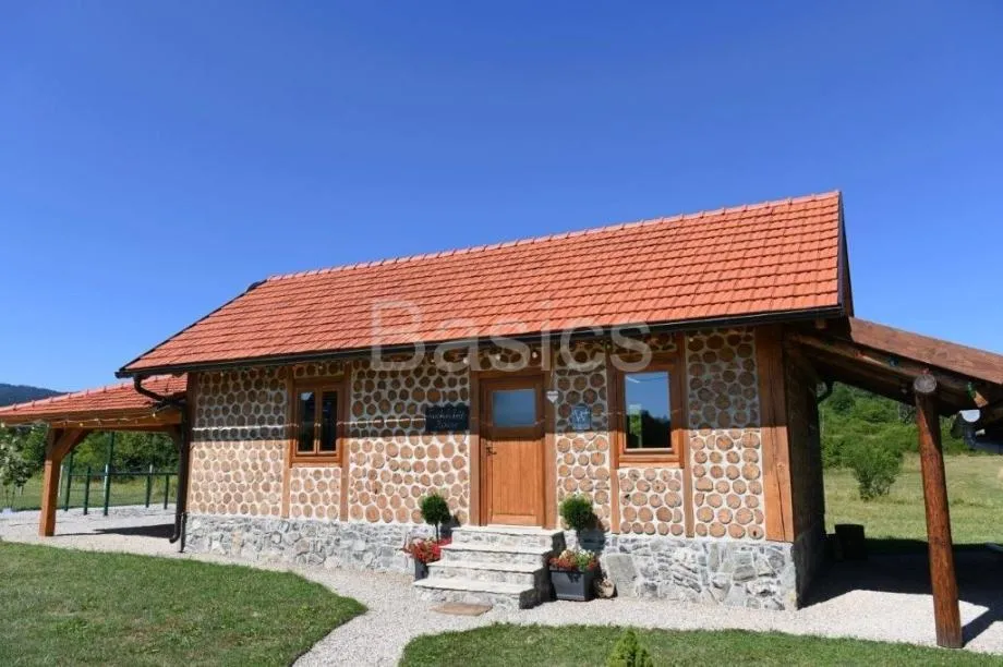 lika -saborsko - turističko imanje, zemljište 2290 m2, dva objekta - slika 30