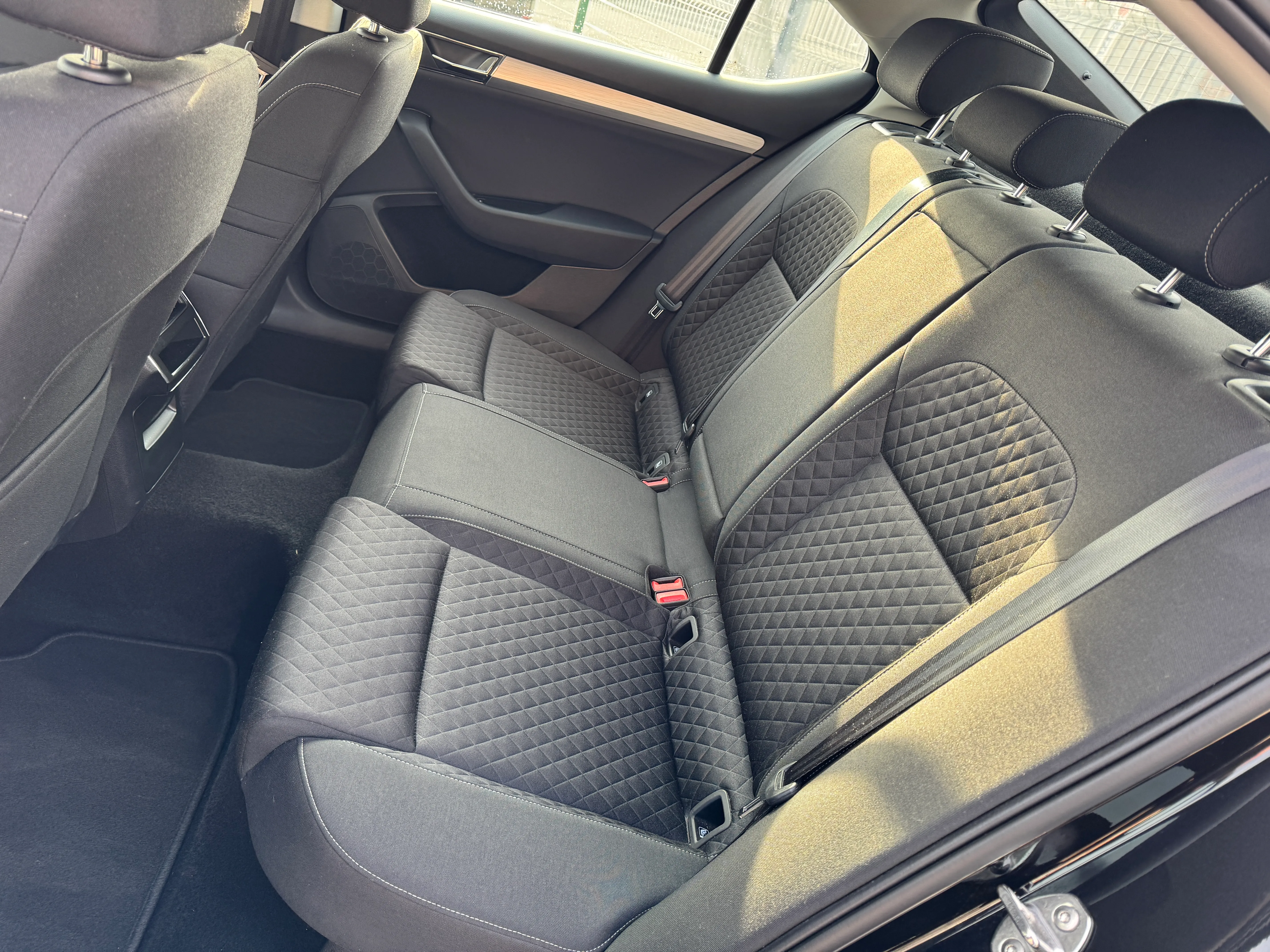 škoda superb 2,0 tdi dsg business - slika 7